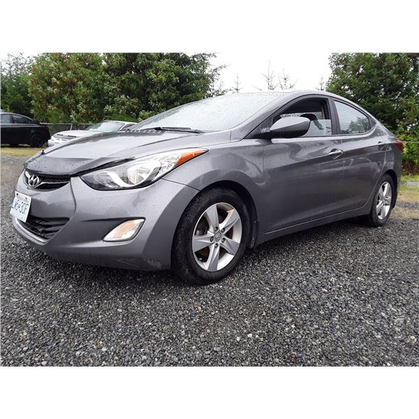 A12F --  2013 HYUNDAI ELANTRA GLS, Silver, 142702 KM's