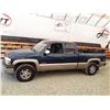 Image 17 : A12E --  2000 CHEVROLET SILVERADO EXT CAB 4X4, Blue, 345172 KM  "NO RESERVE"