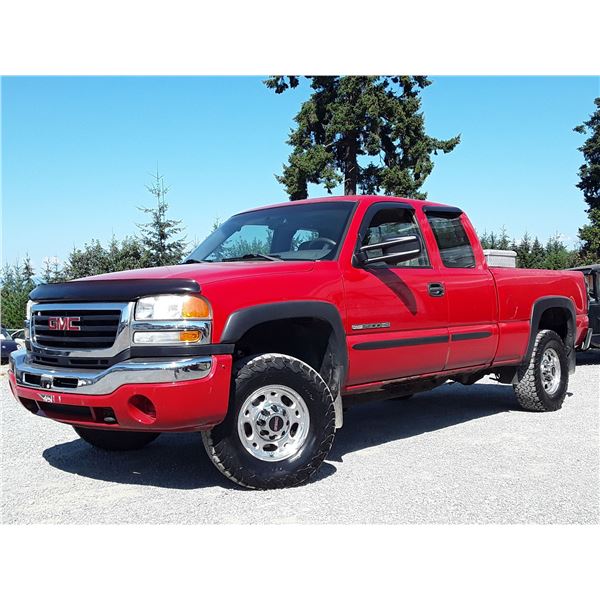 F2 --  2006 GMC SIERRA 2500 HD EXT CAB 4X4, Red, 340874 KM