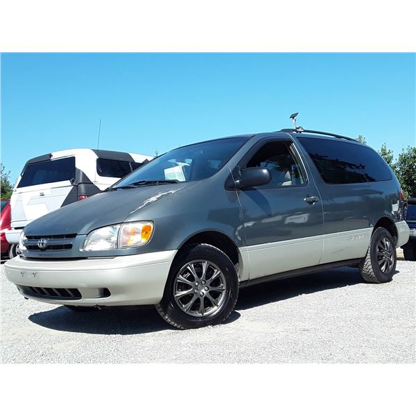 E4 --  1998 TOYOTA SIENNA LE , Green, 189146 KM