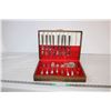 Image 1 : Silverware Set in wood case (Rogers Oneida - forks/spoons non magnetic - knives are stainless steel)