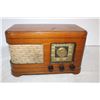 Image 2 : Crosley Wood Cased Radio