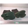 Image 3 : (new) 2 pairs of size 7 youth rubber boots