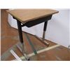 Image 5 : *26x20 school desk (poor condition)