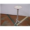 Image 2 : *Antique plant stand 25" tall (metal)