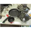 Image 5 : kitchen pots + pans