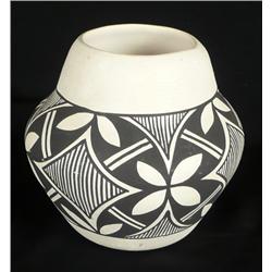 Acoma Pot Abeita