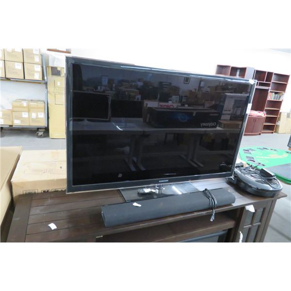 Samsung Flatscreen TV w/Soundbar & Remote