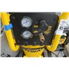 Image 2 : Dewalt 4 SCFM Portable Air Compressor