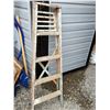 Image 2 : 5" Folding Wooden Step Ladder