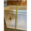Image 1 : Vintage starburst, wicker, laundry hamper