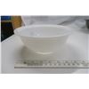 Image 5 : Black/White Pyrex Mixing Bowl Set