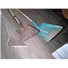 Image 2 : 2 Shovels and Garden Tool