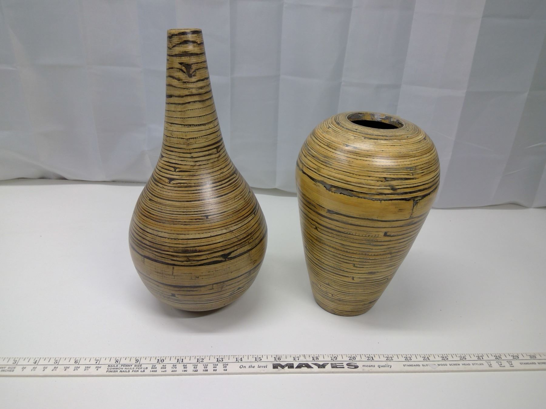 2 Vases (Three Hands Corp.)