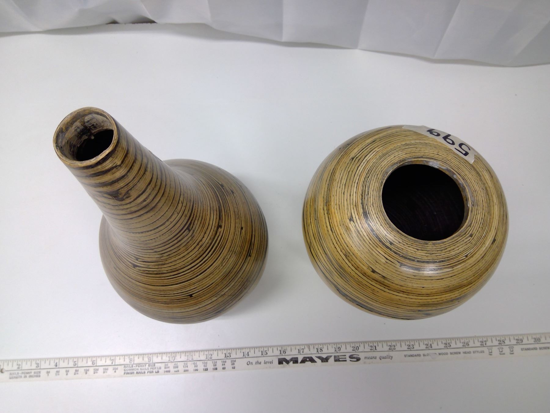 2 Vases (Three Hands Corp.)