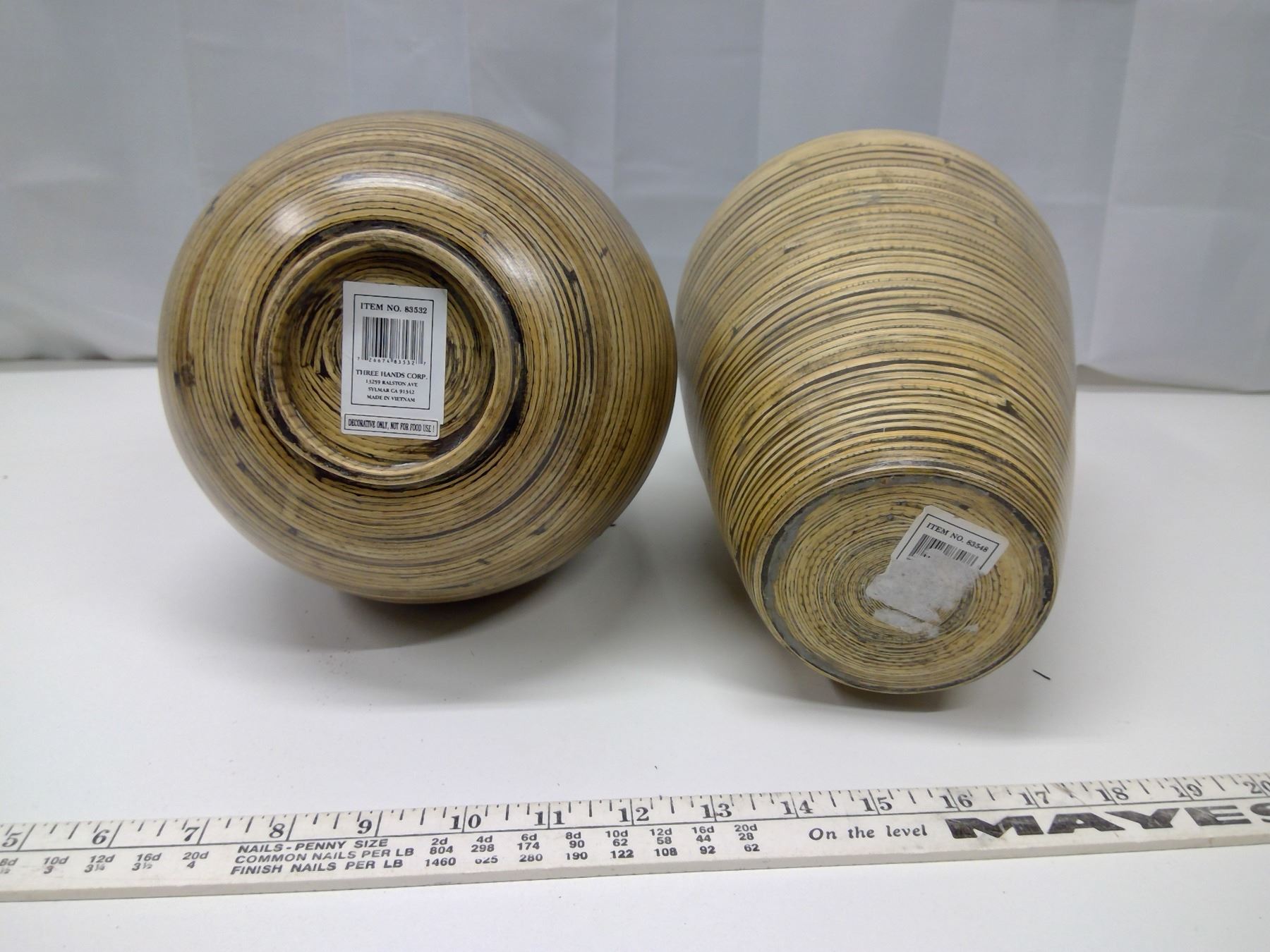 2 Vases (Three Hands Corp.)