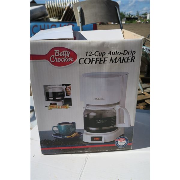 12 Cup Coffee Maker - Betty Crocker - Schmalz Auctions