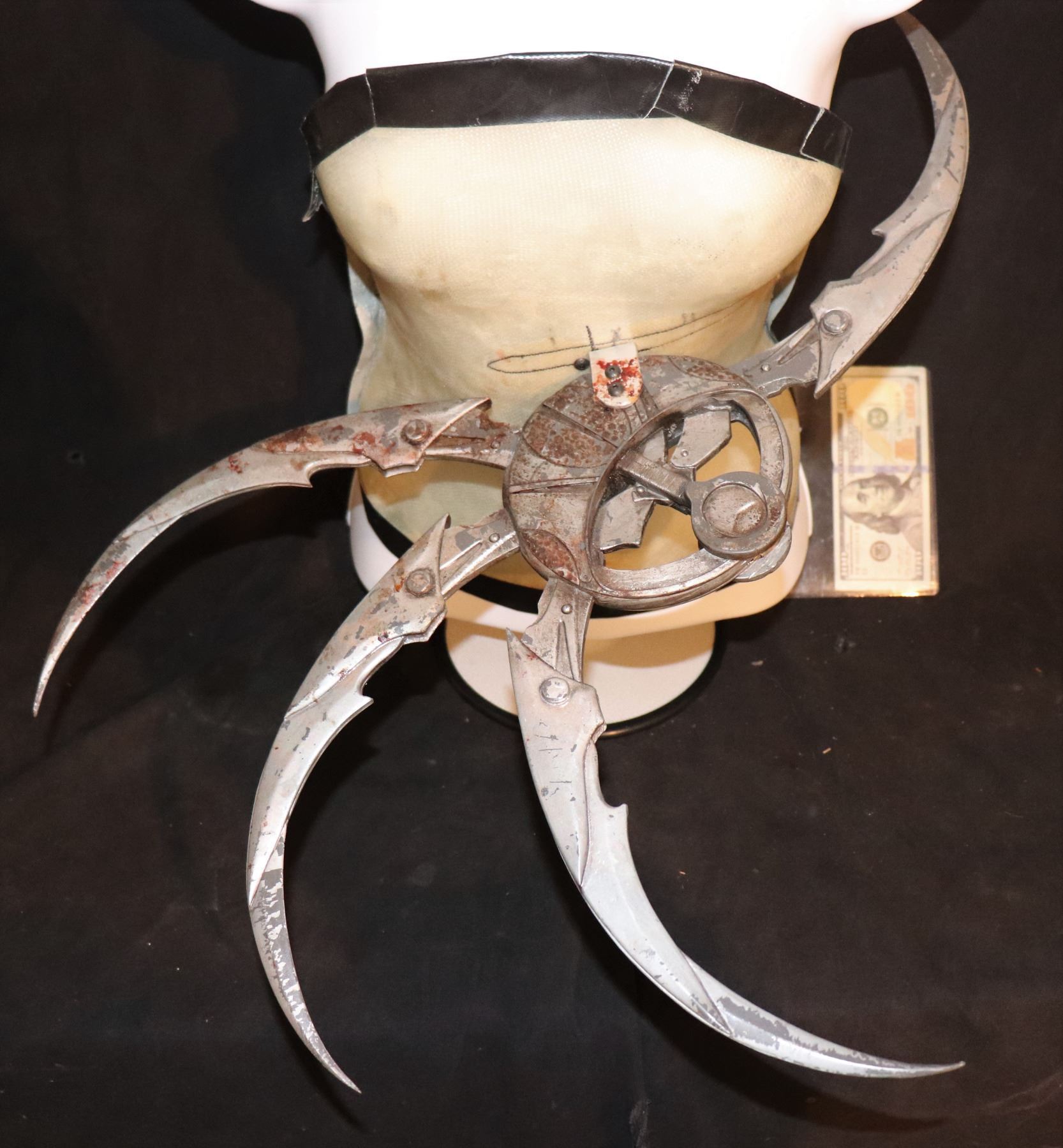 ALIEN VS PREDATOR REQUIEM AVPR SHURIKEN SCREEN MATCHED IMPALEMENT RIG