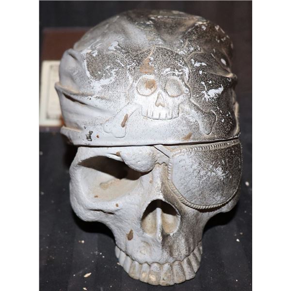 PIRATES OF THE CARIBBEAN PIRATE SKULL FROM UNKNOWN PRODUCTION