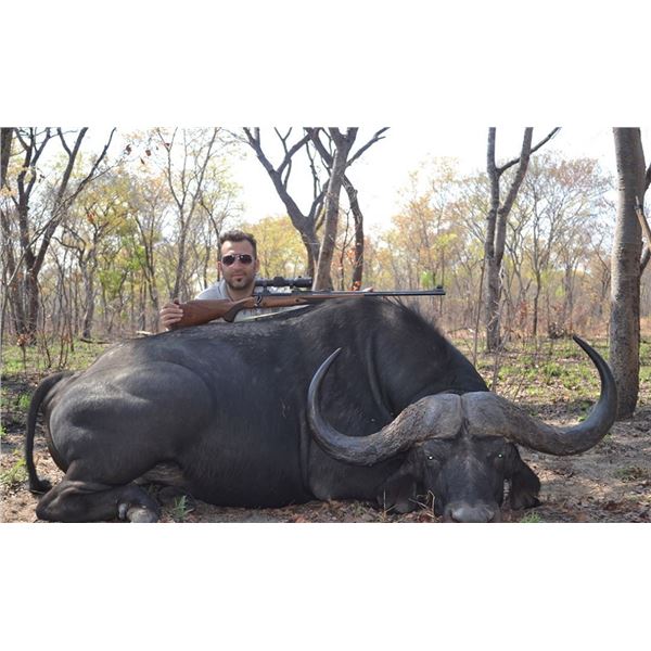 FIVE-DAY SOUTH AFRICAN SAFARI FOR ONE HUNTER AND ONE NON-HUNTER