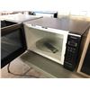 Image 3 : PANASONIC NN-ST966B BLACK 120V 24" COUNTER TOP MICROWAVE