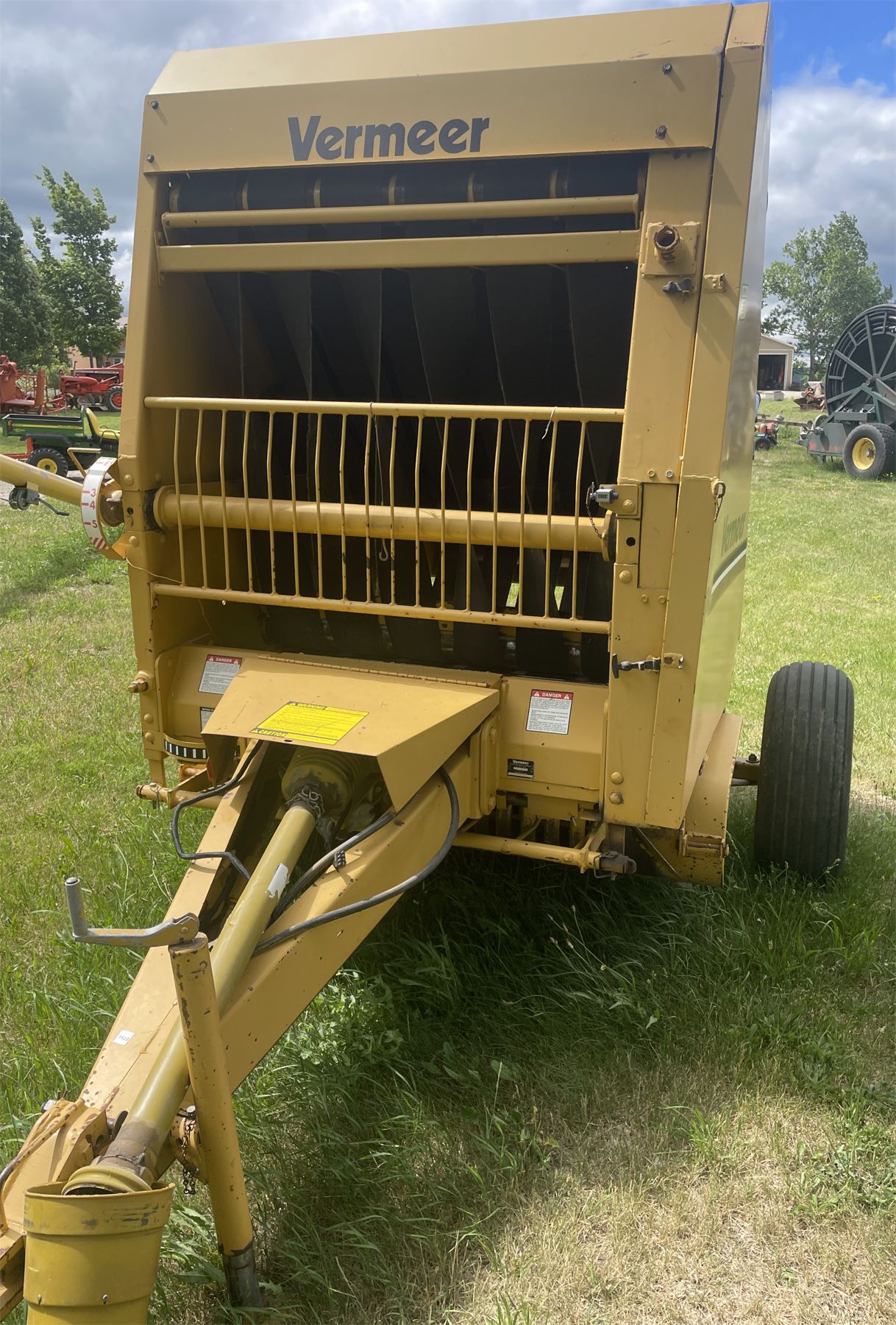 VERMEER 5041 ROUND BALER TWINE ONLY 4 X 5 FT Kidd Family Auctions