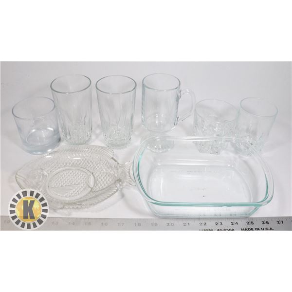 FLAT OF ASSORTED GLASSWARE INCL.6 CUPS PYREX DISH