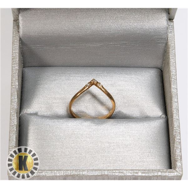 10K GOLD RING SIZE 4.5 DIAMON STONES
