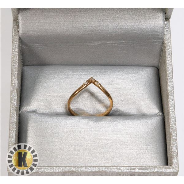 10K GOLD RING SIZE 4.5 DIAMON STONES