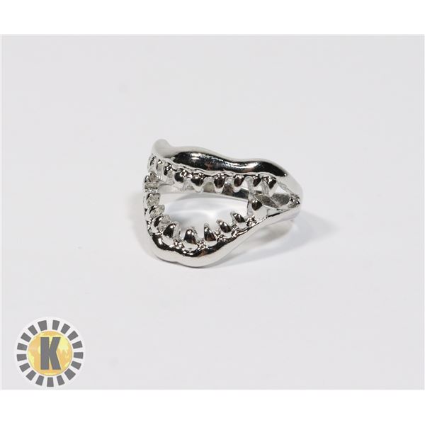 NEW SILVER TONE SHARK TEETH FASHION RING