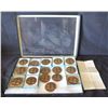 Image 1 : Qty 16 Civil War Commemorative Medallion Ulysses Grant & Robert E. Lee in Display Case 16"L