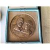 Image 7 : Qty 16 Civil War Commemorative Medallion Ulysses Grant & Robert E. Lee in Display Case 16"L