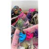 Image 8 : 2 BOXES OF NEW HAIR ACCESSORIES