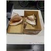Image 1 : BOX OF SHELLS INCLUDING CONCH SHELLS