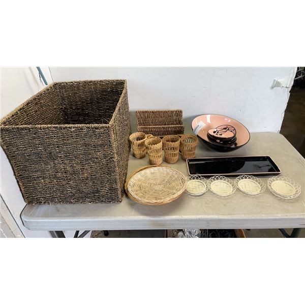 WICKER BASKETS, TRAYS AND DECORATIVE PLATES