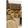 Image 3 : WICKER BASKETS, TRAYS AND DECORATIVE PLATES