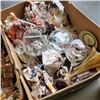 Image 2 : 2 BOXES OF CRYSTAL, VASES AND COLLECTIBLES