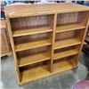 Image 1 : OAK BOOKSHELF