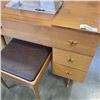 Image 3 : VINTAGE SINGER SEWING MACHINE IN MID CENTURY TABLE
