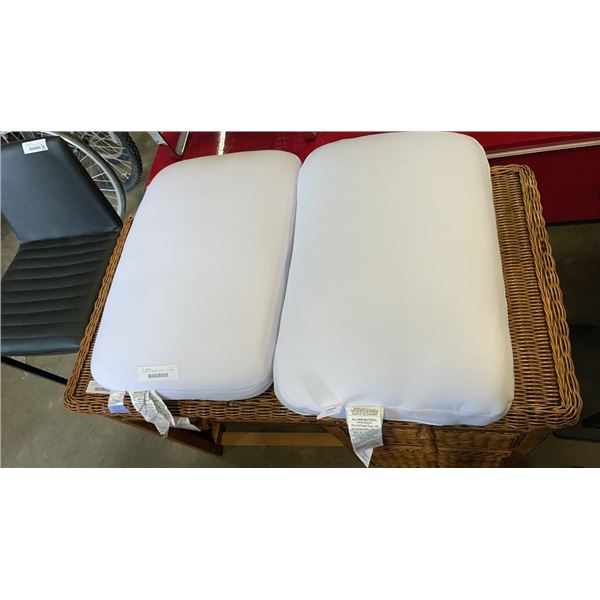 2 CASPER STANDARD PILLOWS - THE FOAM PILLOW AND HYBRID PILLOW MID LOFT