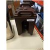 Image 2 : STAINLESS WASTE BIN AND CAMBRO DRINK DISPENSER