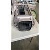 Image 3 : TOTE OF TOWELS, HAND TOWELS, PET CARRIER