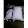 Image 1 : 2 CASPER STANDARD ORIGINAL CASPER PILLOWS LOW LOFT