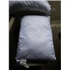 Image 4 : 2 CASPER STANDARD ORIGINAL CASPER PILLOWS LOW LOFT