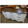 Image 2 : PAINTED 9 DRAWER DREW DRESSER