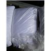 Image 2 : 2 CASPER STANDARD PILLOWS - THE FOAM PILLOW AND ORIGINAL CASPER PILLOW