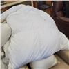 Image 3 : KING SIZE COMFORTER AND QUEEN SIZE COMFORTER