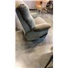 Image 3 : UPHOSLTERED RECLINER