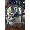 Image 4 : ANTIQUE VANITY DRESSER WITH MIRROR