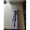 Image 1 : INSIGNIA 58 INCH LIGHTWEIGHT TRIPOD - TESTED WORKING